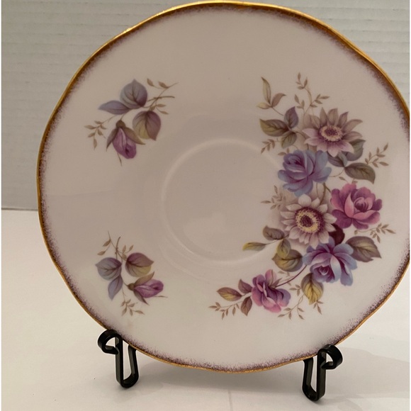 Vtg Elizabethan Bone China Teacup and Saucer in Purple and Lavender Flowers - Picture 5 of 7